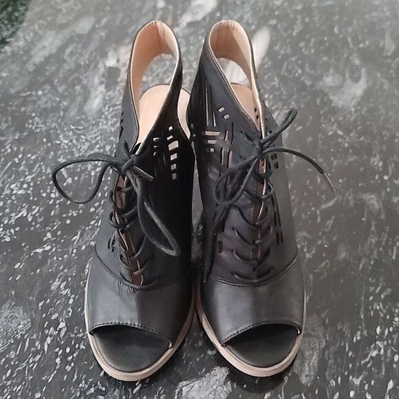 RESTRICTED OPEN-TOE LACE UP BLOCK HEEL ANKLE BOOTIES - Picture 3 of 13